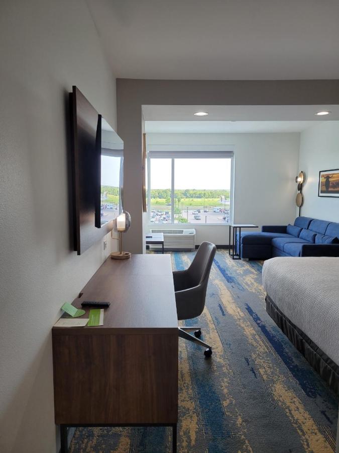 La Quinta Inn & Suites By Wyndham Terrell Dış mekan fotoğraf